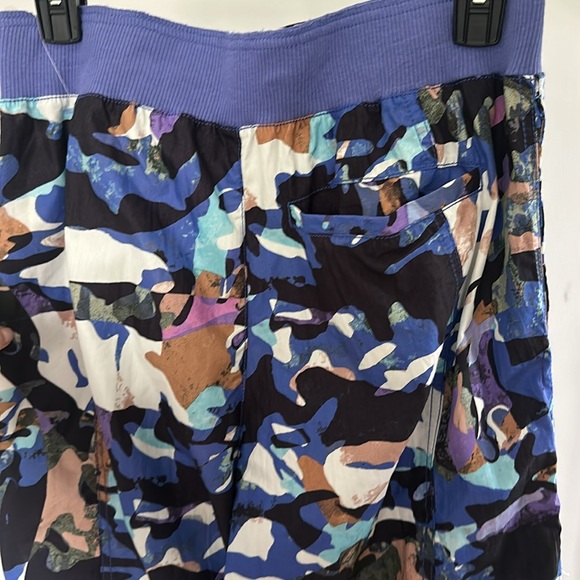New!! FP Movement Mesmerize Me Print Cargo Pants - Picture 5 of 9